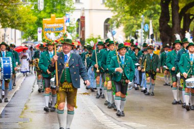 Ekim Festivali 'nin Trachten und Schtzenzug' u, Covid-19 'un Münih, Almanya' da geçirdiği iki yıldan sonra 2022 'de durdu.. 