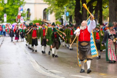 Ekim Festivali 'nin Trachten und Schtzenzug' u, Covid-19 'un Münih, Almanya' da geçirdiği iki yıldan sonra 2022 'de durdu.. 