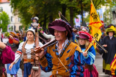 Ekim Festivali 'nin Trachten und Schtzenzug' u, Covid-19 'un Münih, Almanya' da geçirdiği iki yıldan sonra 2022 'de durdu.. 