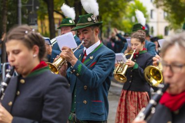 Ekim Festivali 'nin Trachten und Schtzenzug' u, Covid-19 'un Münih, Almanya' da geçirdiği iki yıldan sonra 2022 'de durdu.. 