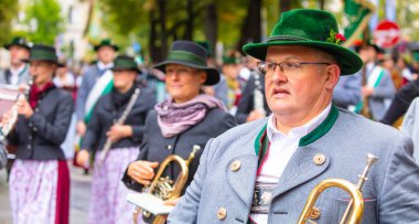 Ekim Festivali 'nin Trachten und Schtzenzug' u, Covid-19 'un Münih, Almanya' da geçirdiği iki yıldan sonra 2022 'de durdu.. 