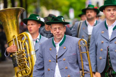 Ekim Festivali 'nin Trachten und Schtzenzug' u, Covid-19 'un Münih, Almanya' da geçirdiği iki yıldan sonra 2022 'de durdu.. 