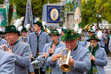 Ekim Festivali 'nin Trachten und Schtzenzug' u, Covid-19 'un Münih, Almanya' da geçirdiği iki yıldan sonra 2022 'de durdu.. 