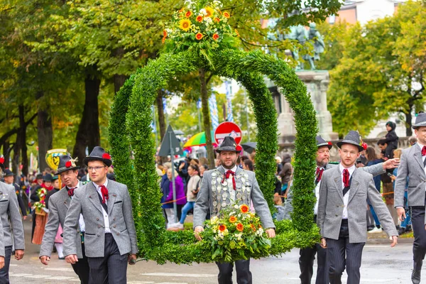 Trachten Und Schtzenzug Oktoberfest 2022 Après Les Deux Années Pause — Photo