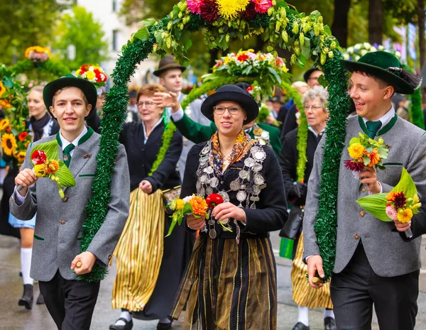 Trachten Und Schtzenzug Oktoberfest 2022 Après Les Deux Années Pause — Photo