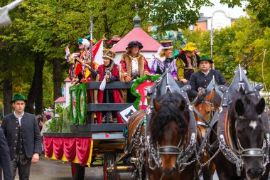 Ekim Festivali 'nin Trachten und Schtzenzug' u, Covid-19 'un Münih, Almanya' da geçirdiği iki yıldan sonra 2022 'de durdu.. 