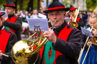 Ekim Festivali 'nin Trachten und Schtzenzug' u, Covid-19 'un Münih, Almanya' da geçirdiği iki yıldan sonra 2022 'de durdu.. 