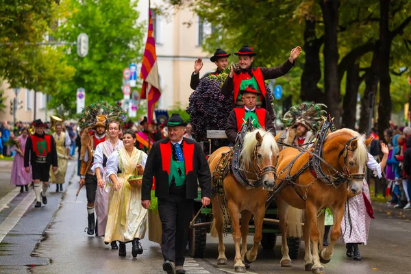 Trachten Und Schtzenzug Dell Oktoberfest 2022 Dopo Due Anni Pausa — Foto Stock