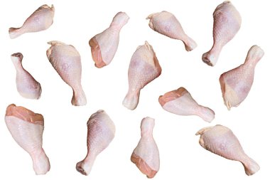 Beyaz arka planda tavuk bacağı. Tavuk bacağı arka planı. Tavuk eti.