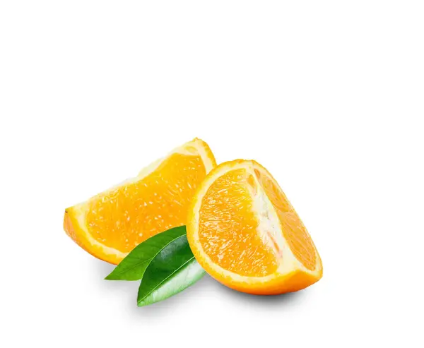 Оранжевый Белом Фоне Порезанные Оранжевые Клинья Сочный Сочный Апельсин — стоковое фото