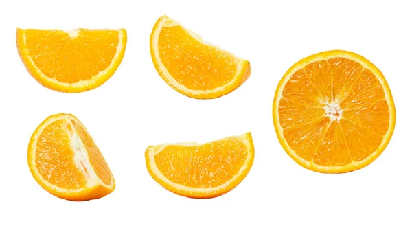Оранжевый Белом Фоне Порезанные Оранжевые Клинья Сочный Сочный Апельсин — стоковое фото