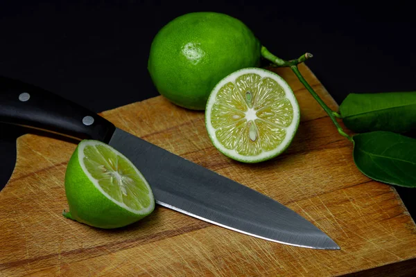 Tahtada Dilimlenmiş Limon Ekşi Meyve Citrus Meyvesi — Stok fotoğraf