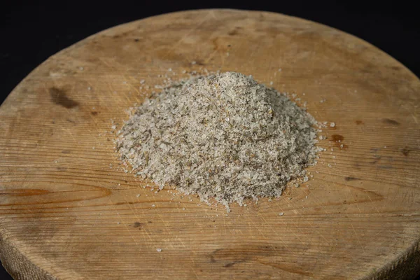 Saltet Blandas Med Kryddor Svart Bakgrund Traditionell Kryddning — Stockfoto