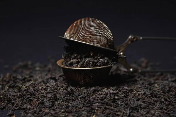 Loose Tea Black Background Loose Tea Old Brewing Sieve Concept — Stockfoto