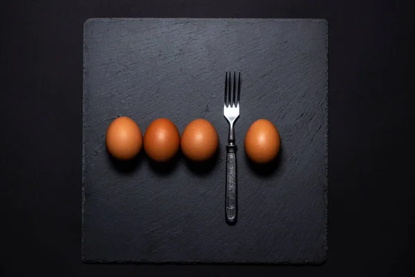 Ovos Galinha Uma Superfície Preta Pequeno Almoço Nutritivo Delicioso Bela — Fotografia de Stock