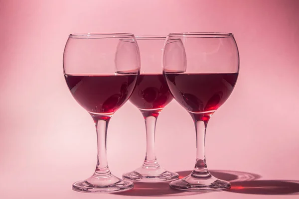 분홍색 배경에는 있습니다 알코올 — 스톡 사진