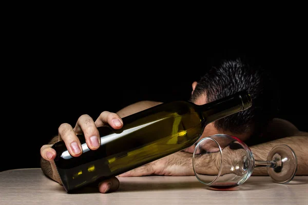 Concepto Alcoholismo Adicción Alcohol Hombre Durmió Por Intoxicación Consumo Excesivo — Foto de Stock