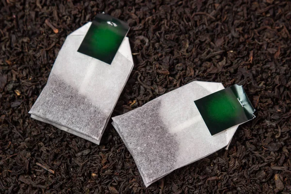 Çay poşetleri ve çay. Büyük yaprak çayı. Kopyalama alanı var.