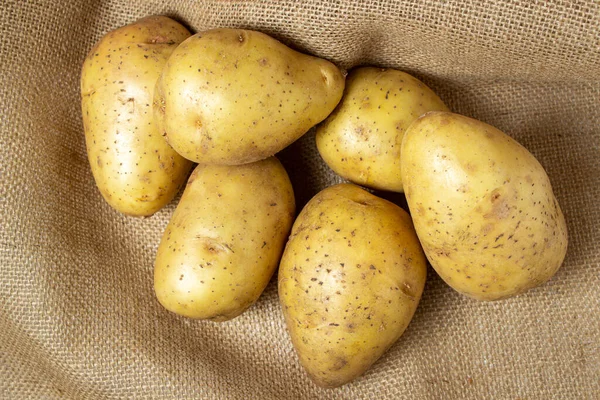 Cartofi Noi Burlap Cartofi Galbeni Cruzi Cultură Nouă — Fotografie, imagine de stoc