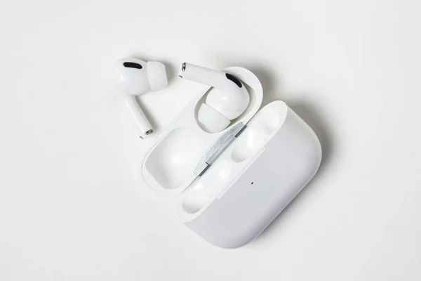 White Wireless Headphones White Background Modern Wireless Headphones Case Stock Snímky