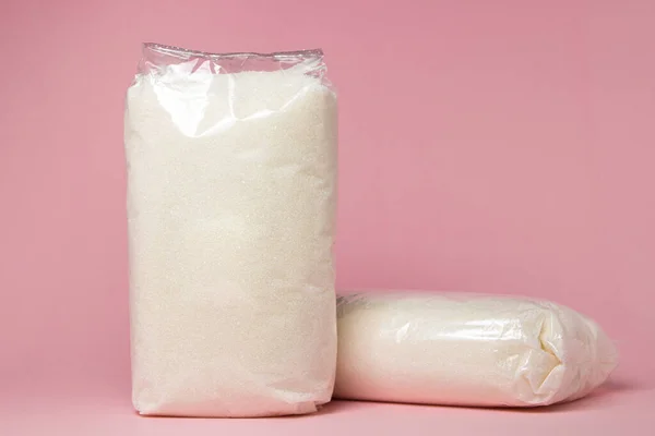 Cukier Przezroczystym Opakowaniu Różowym Tle Spakowany Cukier Element Podstawowy — Zdjęcie stockowe
