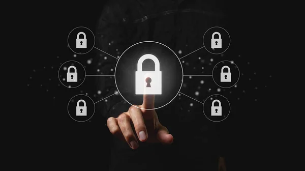 Şadamı Asma Kilit Ikonunu Seçer Verileri Korumak Için Siber Güvenlik — Stok fotoğraf