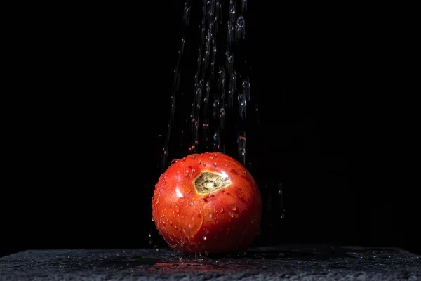 Water Pours Tomato Black Background Fresh Healthy Vegetable Healthy Diet — Stock Photo, Image