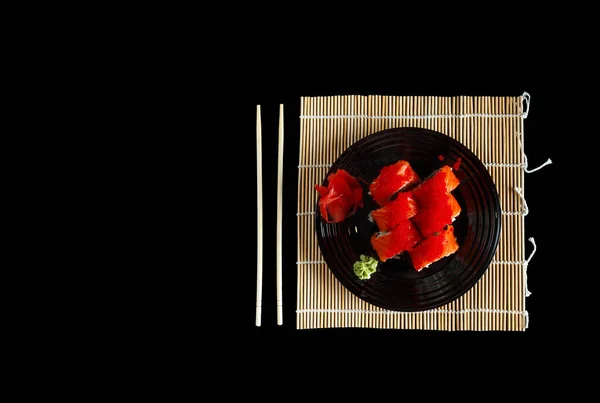 Nourriture Populaire Sushi Gingembre Mariné Sur Une Assiette Noire Plat — Photo