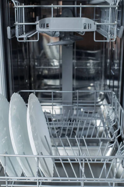 Well Washed Dishes Dishwasher Built Dishwasher White Plates Front Dishwasher — Stock Photo, Image