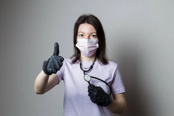 Ärztin Schwarzen Handschuhen Mit Einem Phonendoskop Zeigt Ein Zeichen Keine — Stockfoto