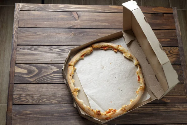 Prázdná Krabice Pizzy Dřevě Zbytková Pizza Krabici — Stock fotografie