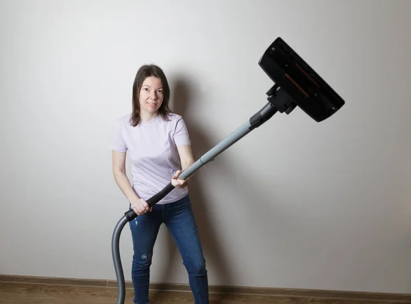 Home Cleaning Concept Beautiful Girl Vacuums — Φωτογραφία Αρχείου