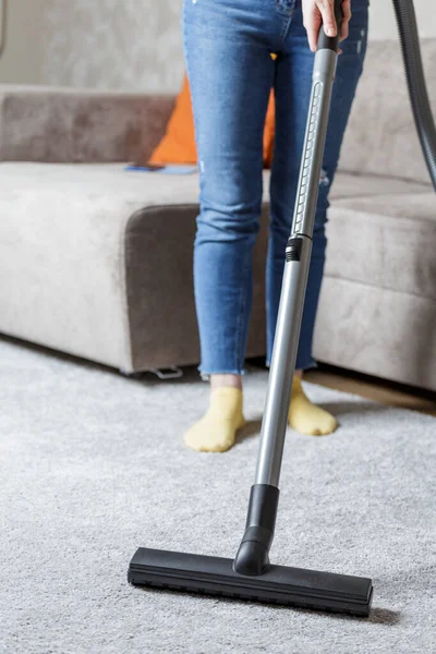 House Cleaning Concept Close Photo Girl Legs Vacuum Cleaner Brush — Fotografia de Stock