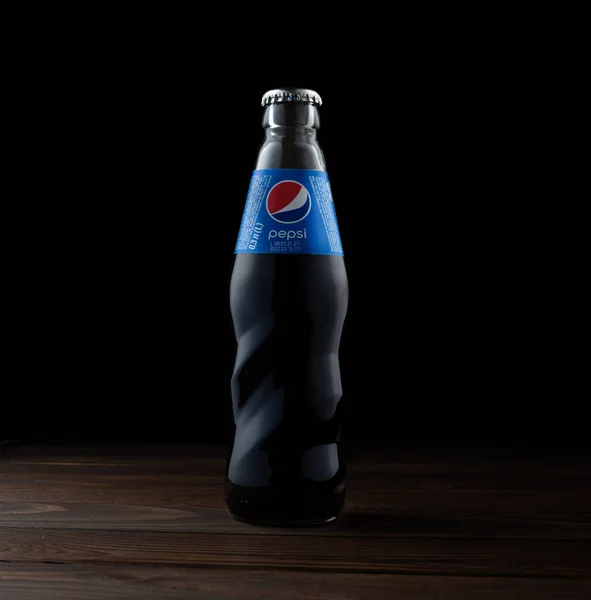 Zaporozhye Ucraina Maggio 2022 Bottiglia Vetro Pepsi Con Riflessi Uno — Foto Stock