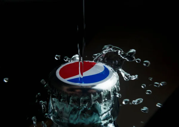 Zaporozhye Ukraine May 2022 Pepsi Cola Cap Close Drops Water — Stock Photo, Image