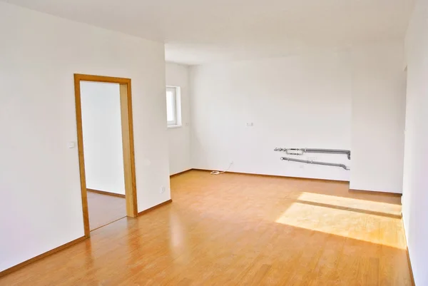 yeni bir daire içinde boş oda