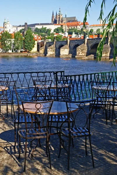 Restaurant and Prague castle in the background — Stock Photo, Image