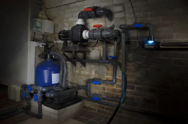 system filtracji, basen, lampy uv i rury