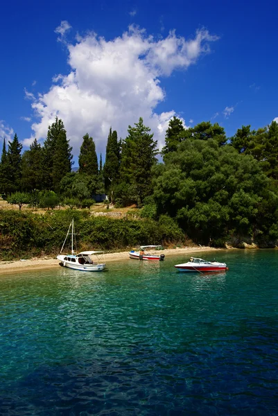 Paisaje marino y barcos — Foto de Stock