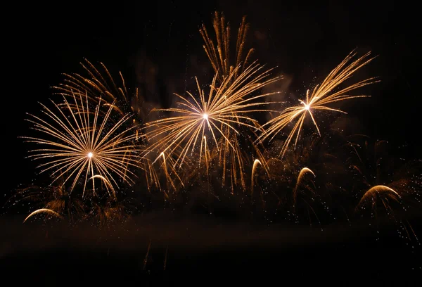 Feux d'artifice dorés — Photo