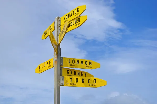 Signpost Countries Blue Sky Background Yellow Boards Showing Directions — Stock Photo, Image