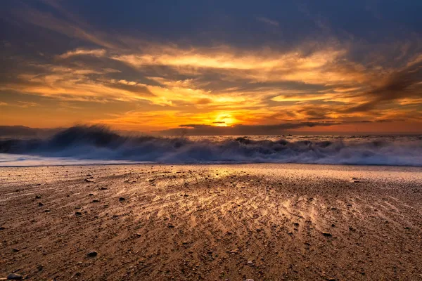 Beautiful Ocean Sunset Colorful Sky Wave Rolls Sandy Shore — Stock Photo, Image