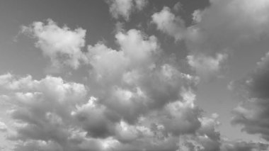 Kümülüs Bulutlarının Yüksek Çözünürlüklü Görüntüsü 16: 9 Görüntü Oranı Yüksek Çözünürlüklü Siyah ve Beyaz Biçimli