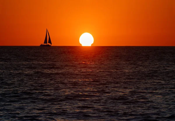 Sailboat Sailing Sea Colorful Sunset Sky — Stock Photo, Image