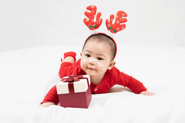 Neujahr Und Weihnachten Konzept Mit Monate Alten Süßen Asiatischen Neugeborenen — Stockfoto