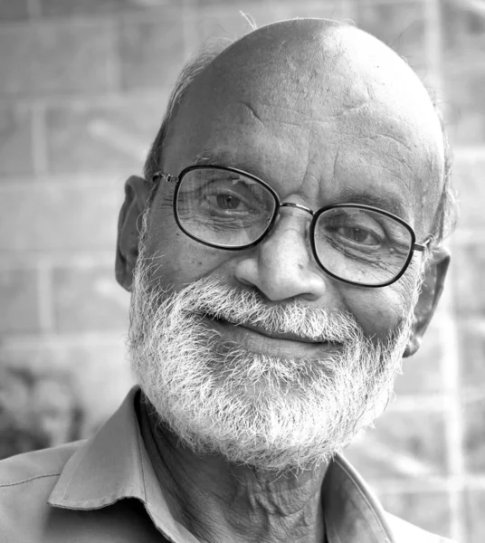 Portrait Homme Âgé Souriant Barbe — Photo