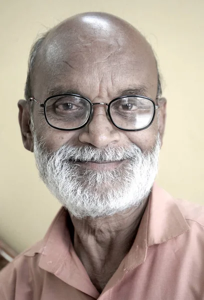 Retrato Idoso Sorridente Com Barba — Fotografia de Stock