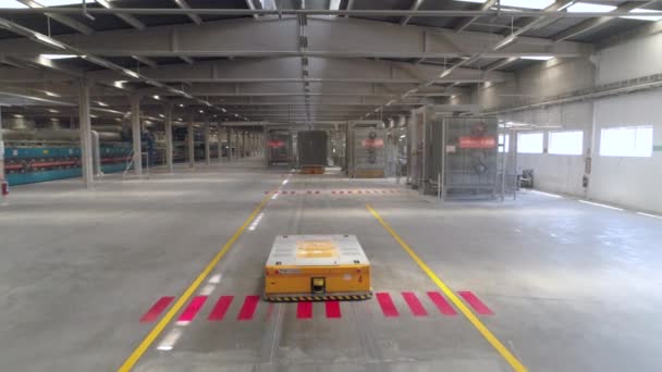 Tracking Shot Robotic Carrier Moving in a Ceramic Tile Plant — Vídeo de stock
