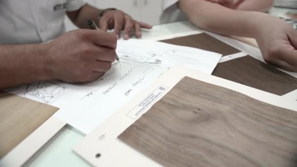 Tracking Shot of Working Graphic Designers Inspired by the Nature, Tree Trunk — Stock video
