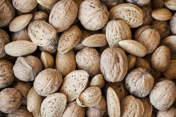 ceviz ve badem karışık